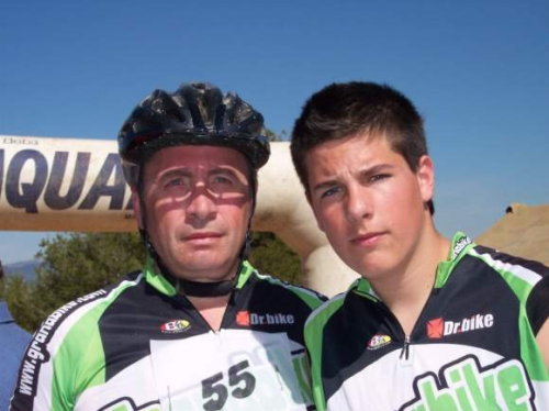 Junto a mi hijo Edgar Junto a mi hijo Edgar